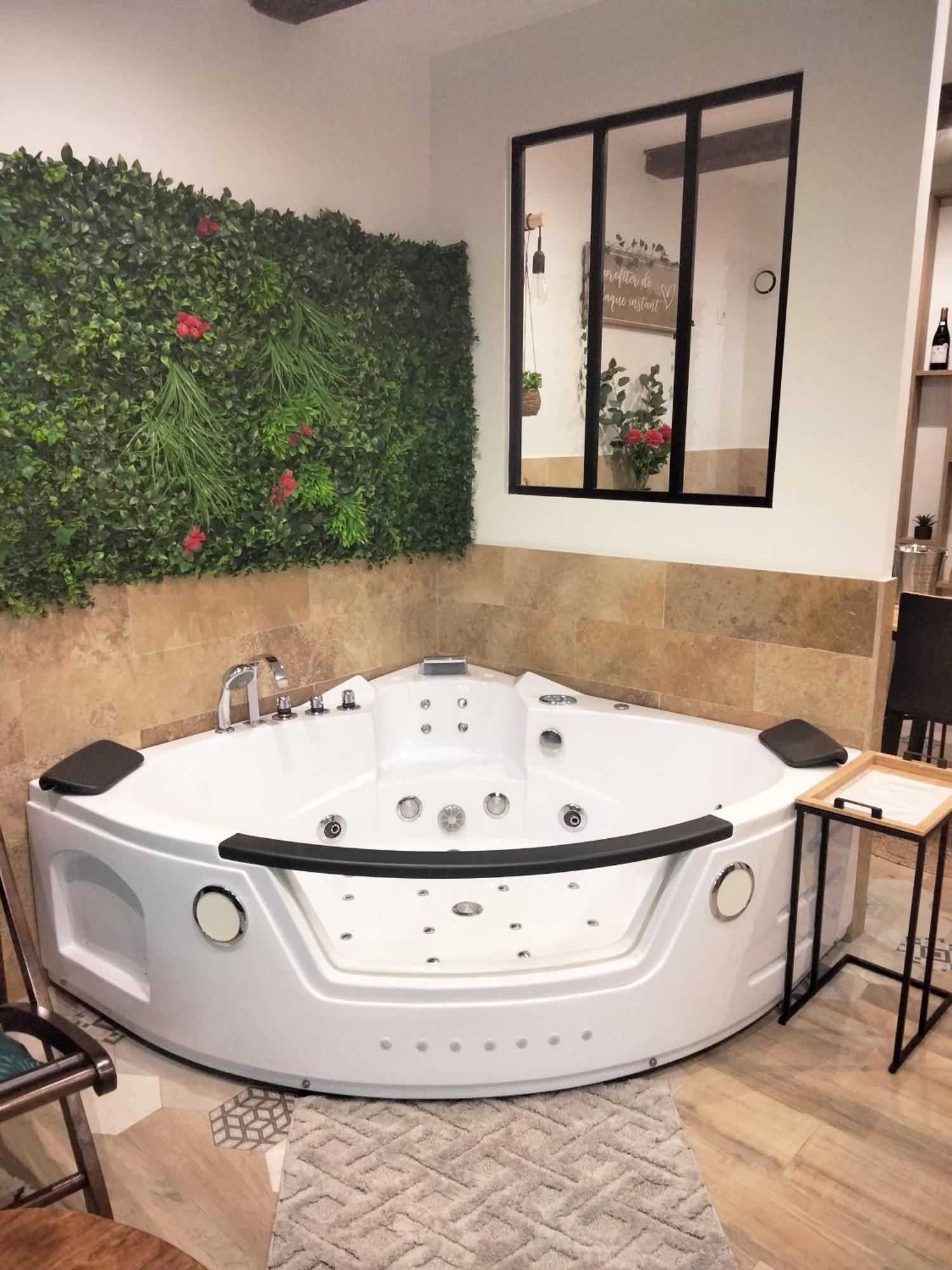 Maison Prestige Le Donjon Des Plaisirs Jacuzzi Montluel Kültér fotó