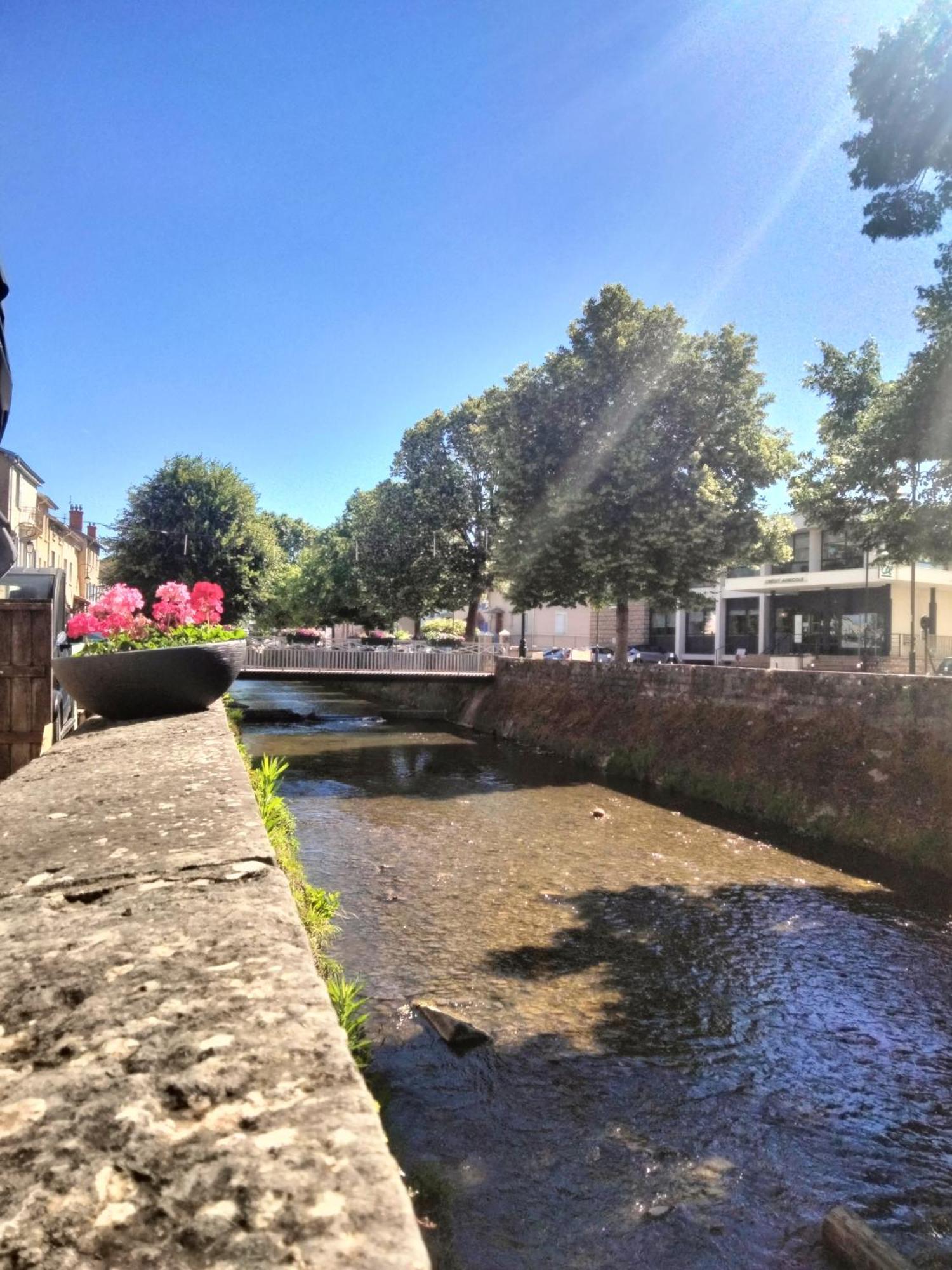 Maison Prestige Le Donjon Des Plaisirs Jacuzzi Montluel Kültér fotó